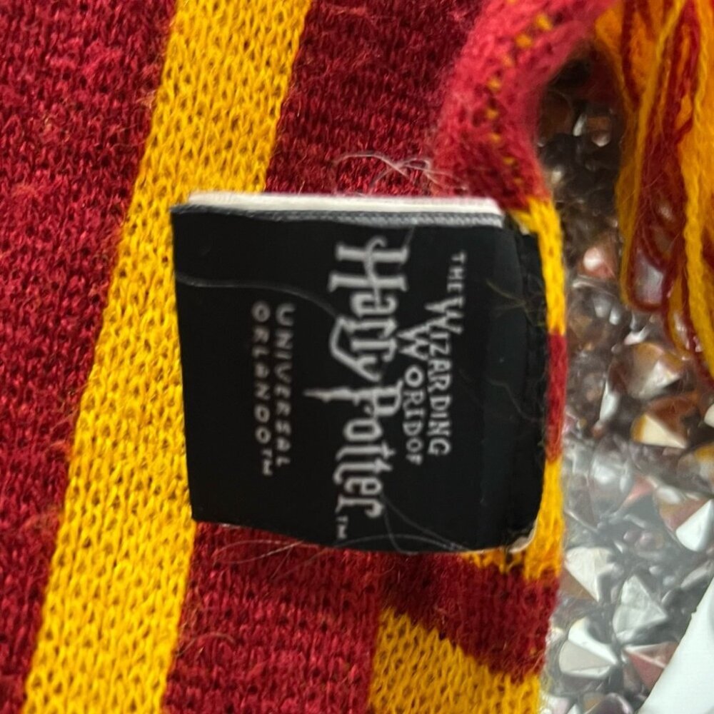 Harry Potter scarf universal studios Gryffindor Scarf - Red and Yellow - Picture 4 of 5